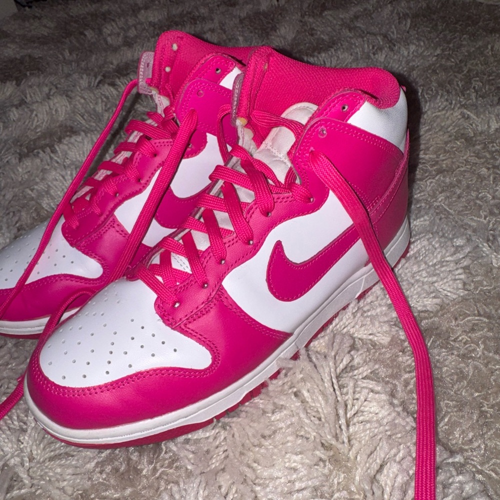 HOT PINK NIKE DUNKS